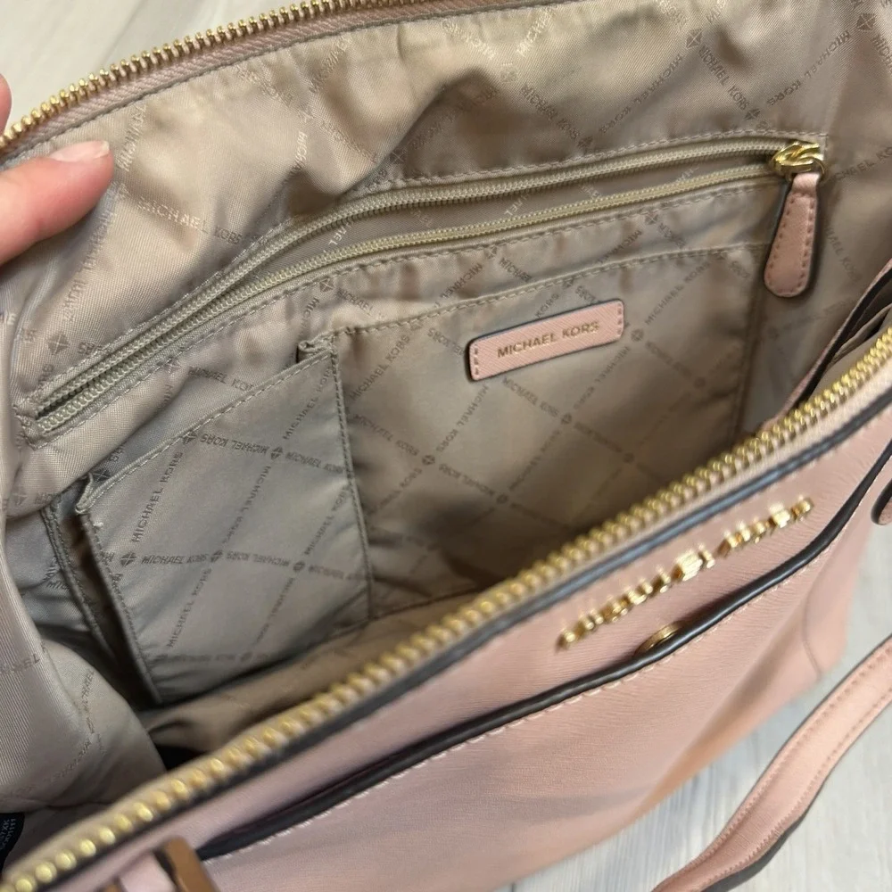 Michael Kors Ciara Zip Tote Bag Pink‎ Saffiano Leather Shoulder Bag & Wallet